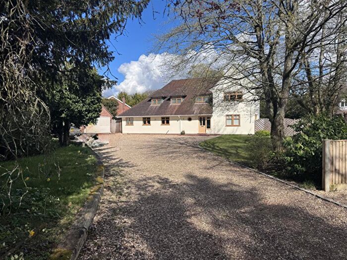 5 Bedroom Detached House For Sale In Round End, Wash Common, South Newbury, RG14