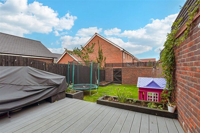 3 Bedroom Semi-detached House For Sale In Foxglove Drive, Crawley, West Sussex, RH10