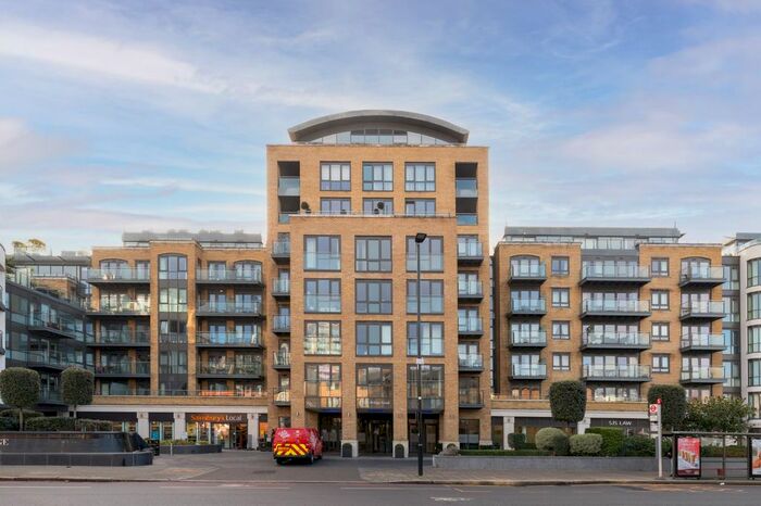 3 Bedroom Flat To Rent In Kew Bridge Road, Brentford, Middlesex TW8