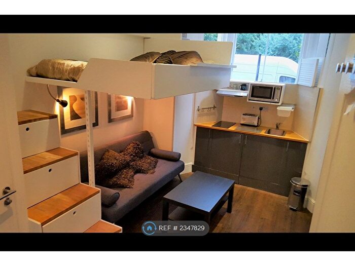 Studio To Rent In Woodfall Road, London, N4