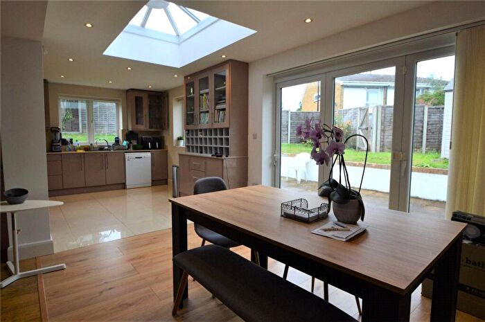 5 Bedroom Link Detached House To Rent In Merlin Close, Croydon, Surrey, CR0