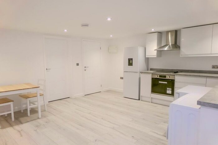 1 Bedroom Apartment To Rent In Woodstock Avenue, Golders Green, NW11