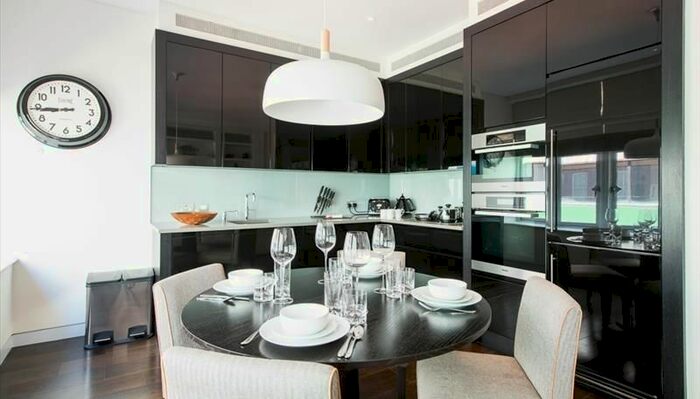 2 Bedroom Flat To Rent In Duke Street, London, W1K