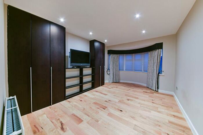 5 Bedroom Terraced House To Rent In Bancroft Avenue, East Finchley, N2