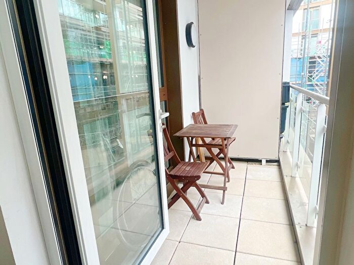 2 Bedroom Flat For Sale In Daneland Walk, London, N17