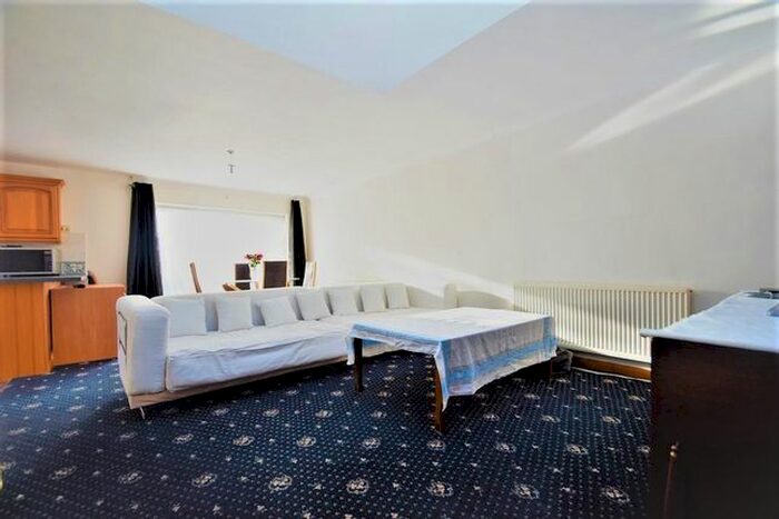 3 Bedroom Detached House To Rent In Temple Park, Uxbridge, UB8