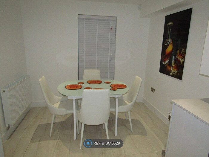 4 Bedroom Semi-Detached House To Rent In Gunson Street, Manchester, M40