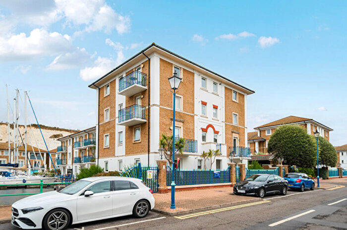 2 Bedroom Flat For Sale In Victory Mews, The Strand, Brighton Marina Villag, Brighton, BN2