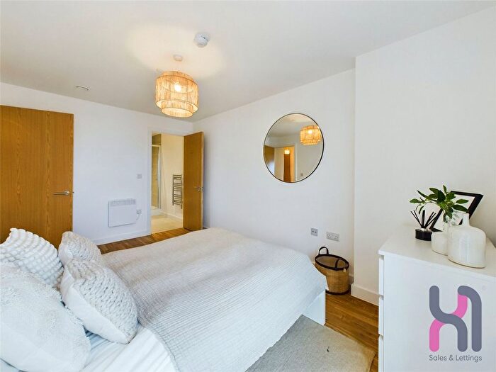 2 Bedroom Flat To Rent In Michigan Point Tower D, Michigan Avenue, M50