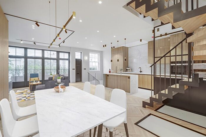 4 Bedroom Mews To Rent In Astwood Mews, South Kensington, SW7