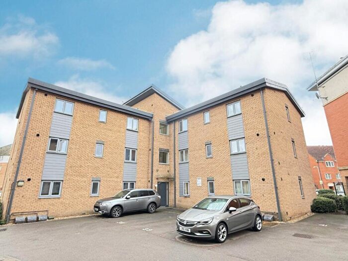 2 Bedroom Apartment For Sale In Old Towcester Road, Northampton, NN4