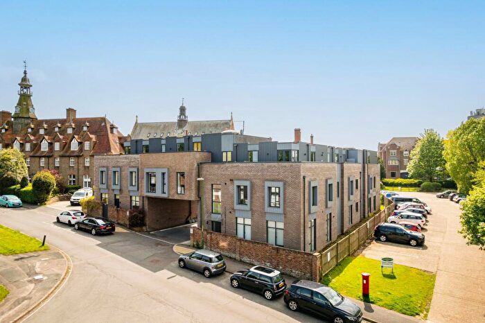 1 Bedroom Apartment To Rent In Syresham Gardens, The Gatehouse, RH16