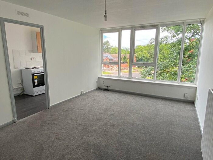 1 Bedroom Flat To Rent In Albrighton House, Browns Green, Birmingham, B20
