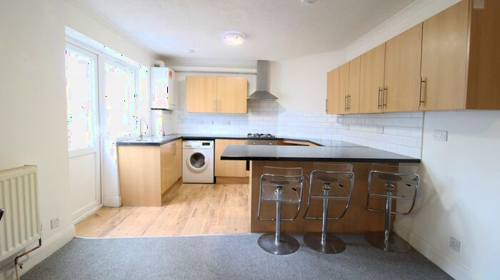 4 Bedroom Semi-Detached House To Rent In Beechtree Avenue, Englefield Green, Egham, TW20