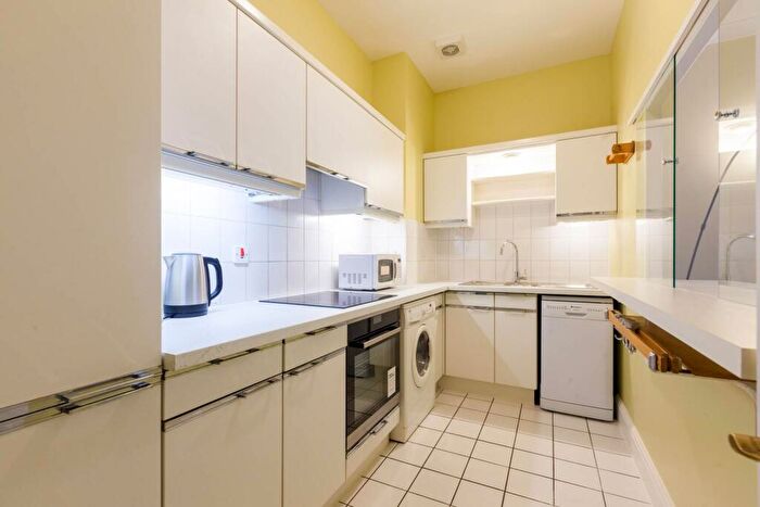 1 Bedroom Flat To Rent In Rotherhithe Street, Rotherhithe, London, SE16