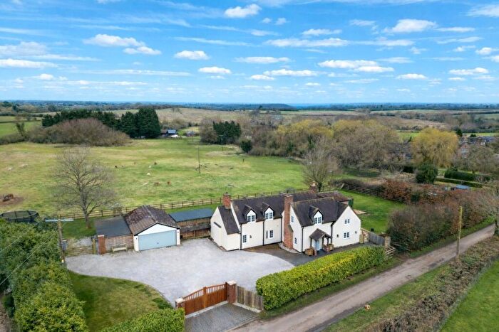 4 Bedroom Detached House To Rent In Newnham, Henley-in-Arden, B95