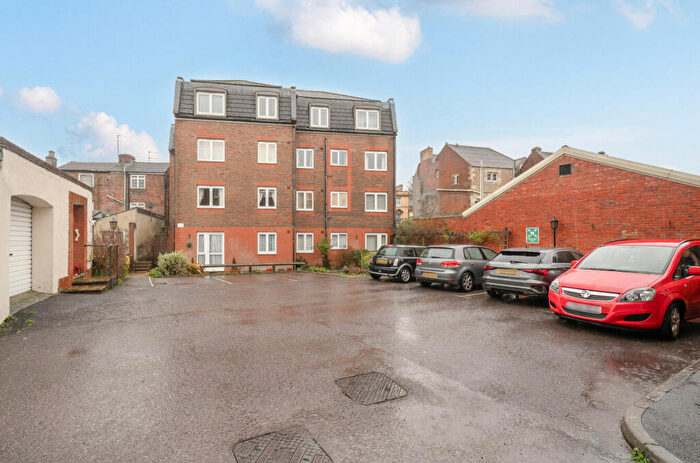 1 Bedroom Flat For Sale In Chatham Court, Warminster, BA12