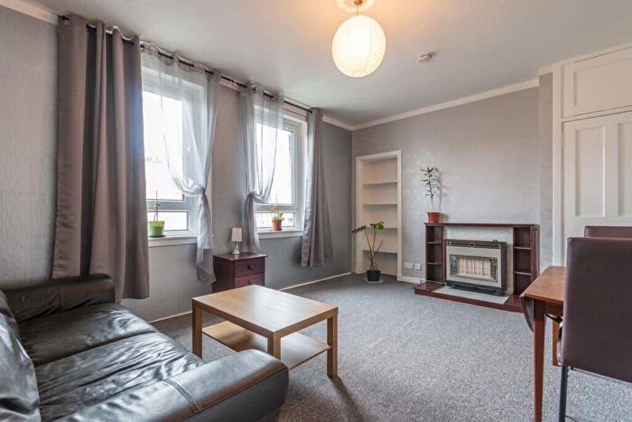 2 Bedroom Flat To Rent In L Granton Medway, Edinburgh, EH5