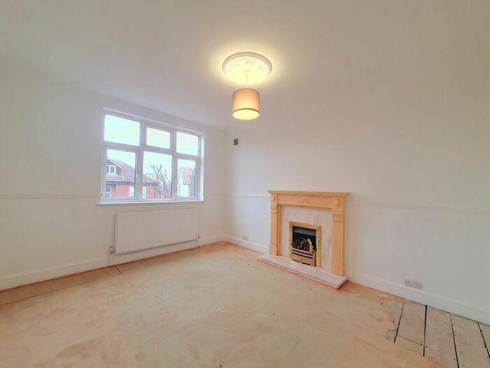 3 Bedroom Flat To Rent In Pellatt Grove, London, N22