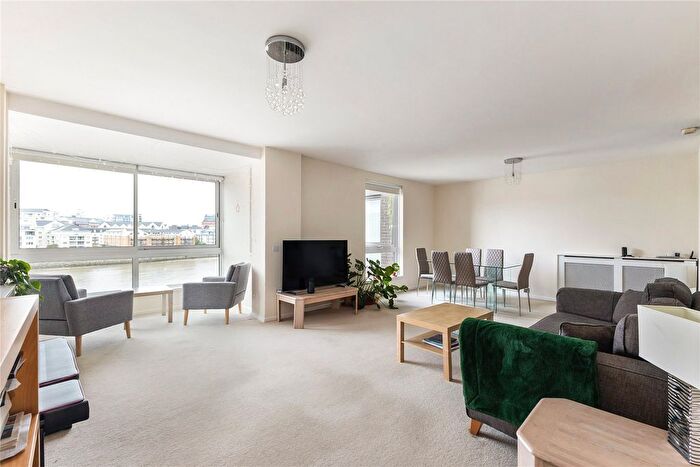 2 Bedroom Flat To Rent In Valiant House, Vicarage Crescent, London, SW11