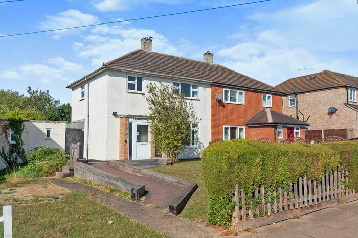 3 Bedroom Semi-Detached House For Sale In Kingswood Avenue, Hitchin, SG4