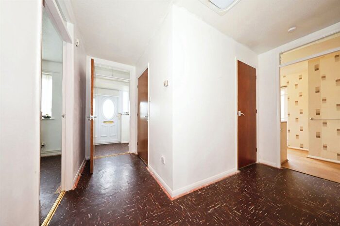 2 Bedroom Semi-Detached House For Sale In Lavender Close, Pendeford, Wolverhampton, WV9