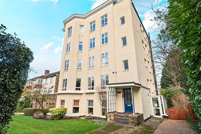 3 Bedroom Parking For Sale In St. Pauls Cray Road, Chislehurst, BR7