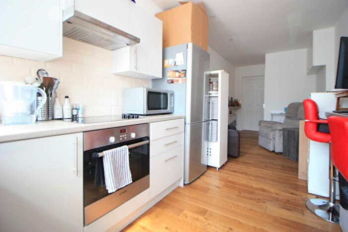 1 Bedroom Flat To Rent In Canterbury Avenue, Ilford, IG1
