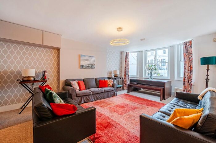 2 Bedroom Flat To Rent In Palace Gardens Terrace, Kensington, W8