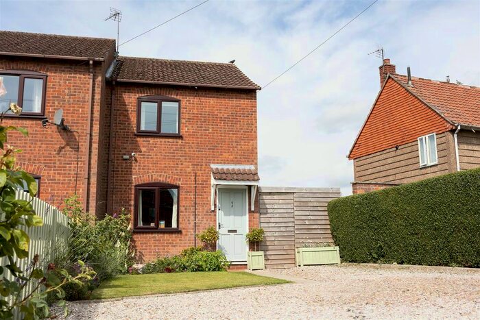 2 Bedroom End Of Terrace House For Sale In Carlton Road, Sutton On Derwent, York, YO41