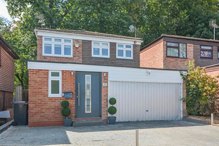 3 Bedroom Detached House For Sale In Willowdene Court, Warley, Brentwood, CM14