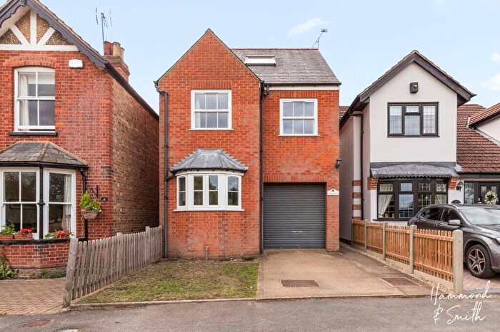 4 Bedroom Detached House For Sale In The Green, Theydon Bois, CM16