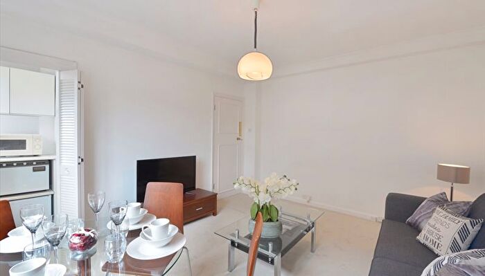 1 Bedroom Flat To Rent In Hill Street, Mayfair, W1J