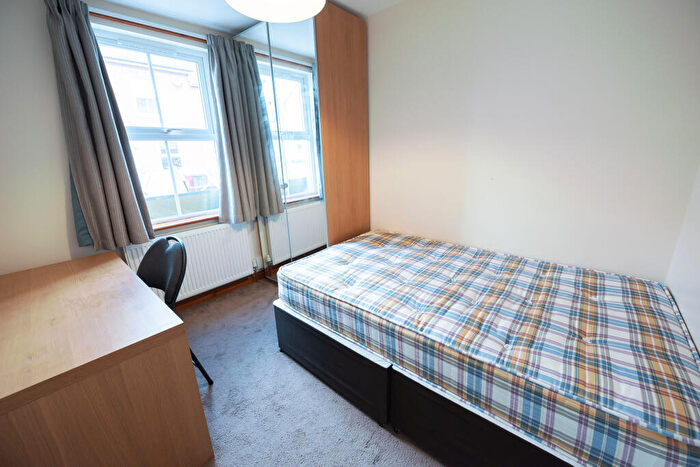 4 Bedroom Terraced House To Rent In Chesterman Street, Reading, RG1