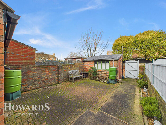 3 Bedroom Terraced House For Sale In Dene Road, Lowestoft, NR32