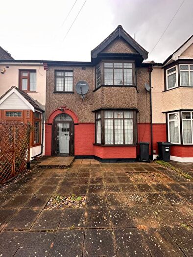 4 Bedroom Terraced House To Rent In Henley Road, Ilford, IG1