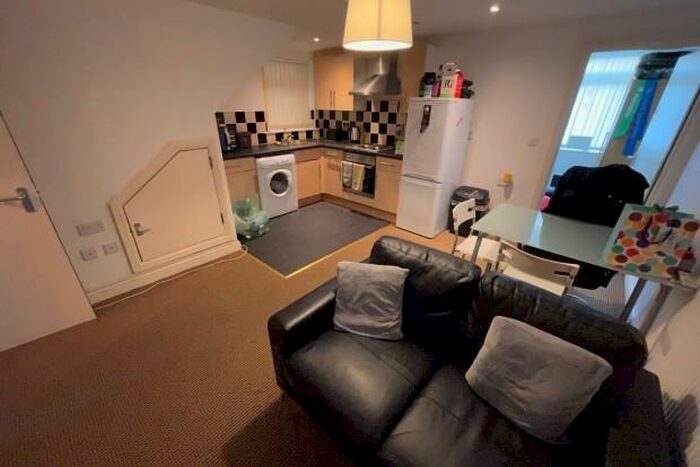 2 Bedroom Flat To Rent In Rhymney Street - Cardiff, CF24