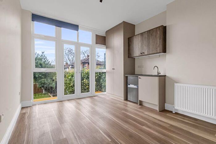 Studio To Rent In Studio Flat - Muswell Hill, *** Free Super Fast Gb Broadband Internet***, N10