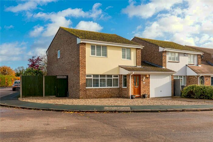 3 Bedroom Link Detached House To Rent In Burns Crescent, Bicester, OX26