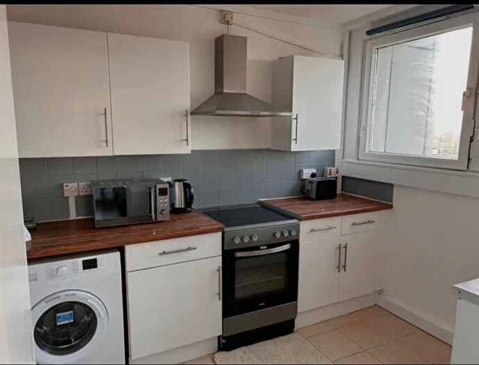 2 Bedroom Flat To Rent In Raglan Road, London, SE18