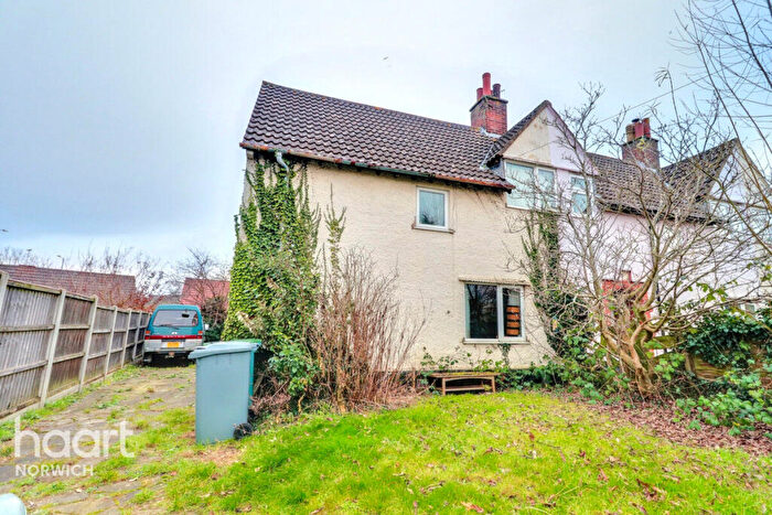 3 Bedroom Semi-Detached House For Sale In Primrose Crescent, Norwich, NR7