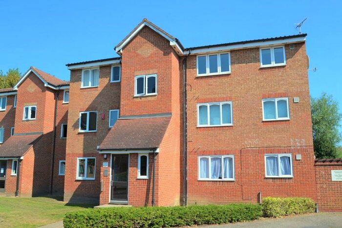 1 Bedroom Apartment To Rent In Plumtree Close, Dagenham, RM10