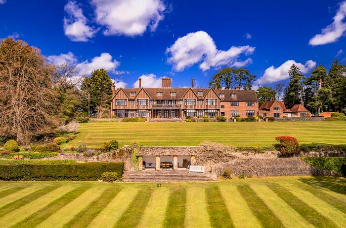 2 Bedroom Flat For Sale In Yattendon Court, Yattendon, RG18