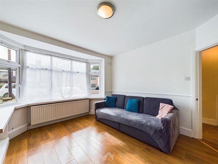 2 Bedroom Flat To Rent In Parkfield Avenue, Harrow, HA2