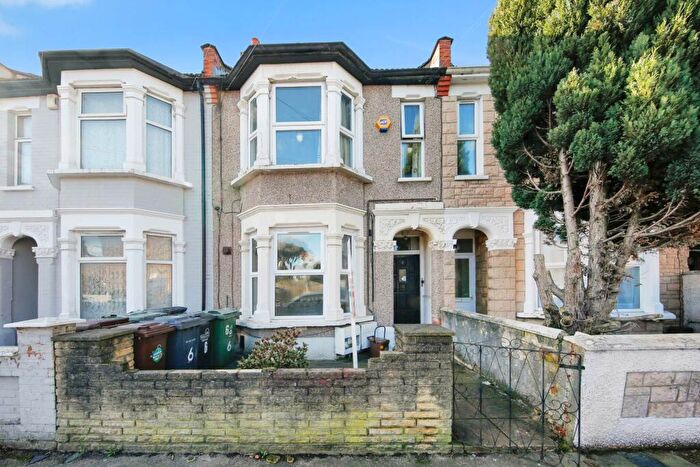 1 Bedroom Flat For Sale In King Edward Road, Leyton, E10