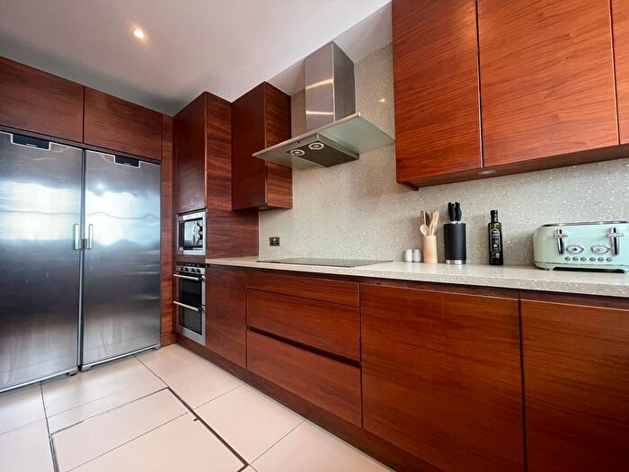 3 Bedroom Semi-Detached House To Rent In Rock Grove, Brighton, BN2