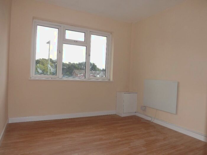 2 Bedroom Flat To Rent In Milton Road, Waterlooville, PO8