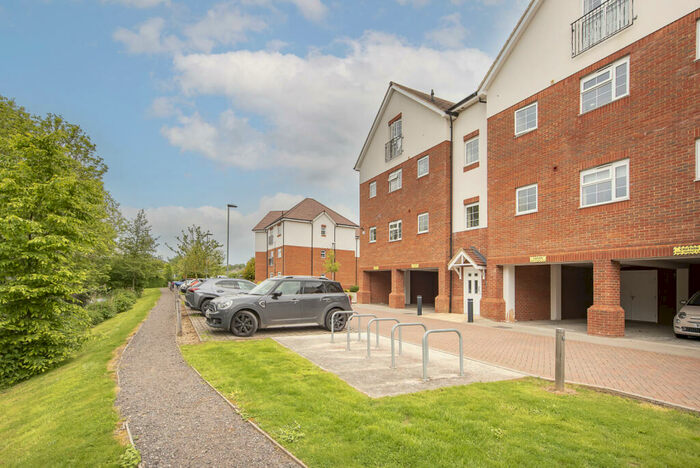 2 Bedroom Apartment To Rent In Millstone Way, Harpenden, Hertfordshire, AL5