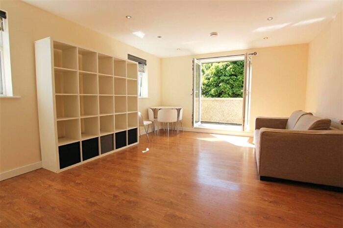 3 Bedroom Apartment To Rent In Vincent Road, London, N15