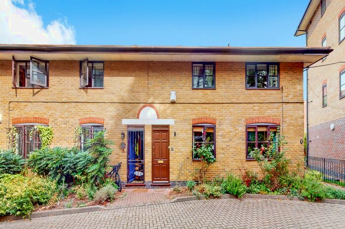 2 Bedroom Flat To Rent In Sugar Loaf Walk, Burnham Street, Bethnal Green, E2